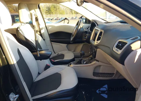 2017 Jeep New Compass Latitude 4X4 из США, поврежденный, VIN 3C4NJDBB3HT660959